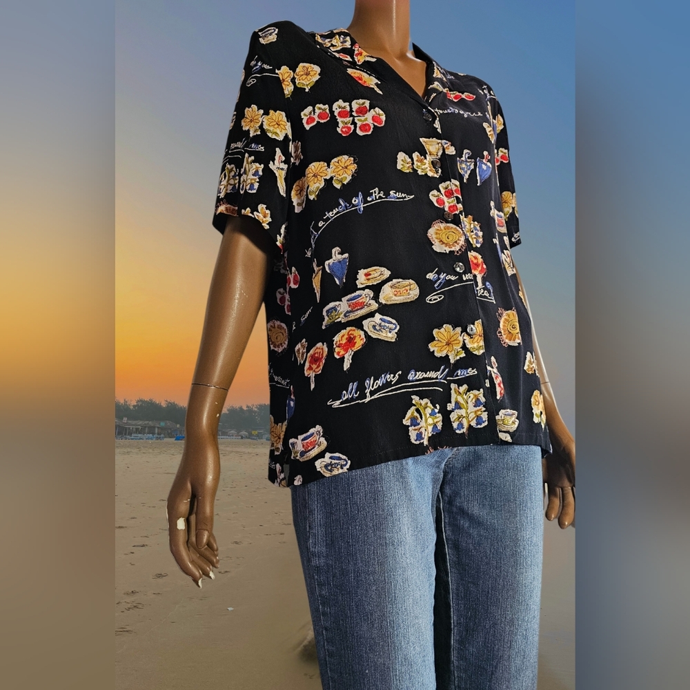 vintage allia short sleeve button up with girly prints all over size M-L oversiz